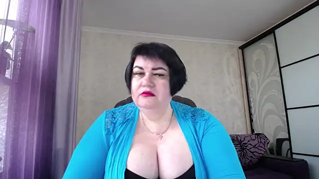 Snapshot of JuicyLady_Di chatting on 11, 4, 2026 JuicyLady Di online show from 11, 4, 2026