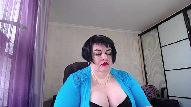 Snapshot of JuicyLady_Di chatting on 15, 4, 2026 JuicyLady Di online show from 15, 4, 2026