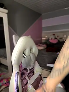 Sam Thompsoon  online show from 14, 11, 2025