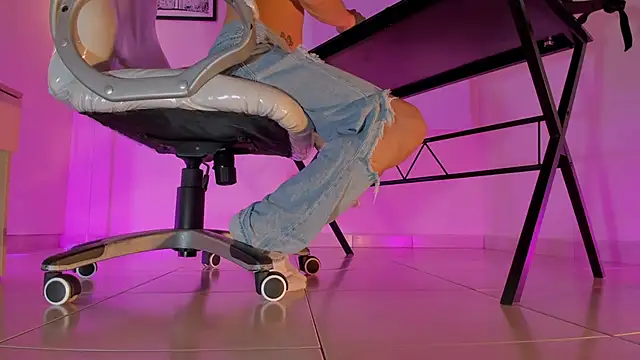 ArchieCollins online show from 2, 10, 2025