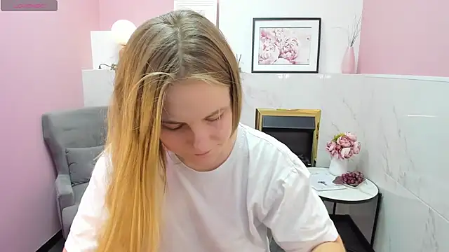 Snapshot of JadeSoft chatting on 8, 1, 2025 JadeSoft online show from 8, 1, 2025