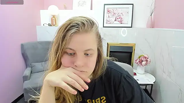 Snapshot of JadeSoft chatting on 25, 1, 2025 JadeSoft online show from 25, 1, 2025