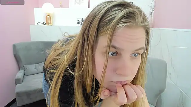 Snapshot of JadeSoft chatting on 26, 1, 2025 JadeSoft online show from 26, 1, 2025