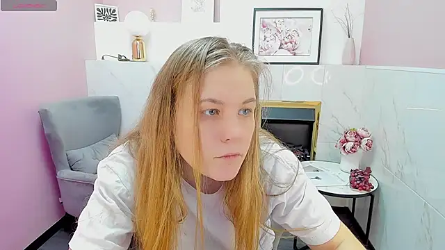 Snapshot of JadeSoft chatting on 2, 2, 2025 JadeSoft online show from 2, 2, 2025