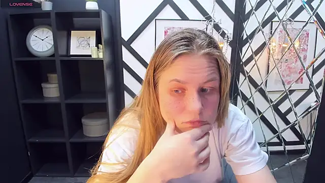 Snapshot of JadeSoft chatting on 7, 2, 2025 JadeSoft online show from 7, 2, 2025