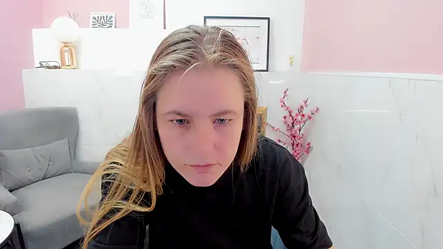 Snapshot of JadeSoft chatting on 20, 10, 2025 JadeSoft online show from 20, 10, 2025