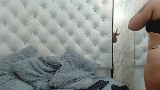 EmilyQueen3x online show from 7, 1, 2025