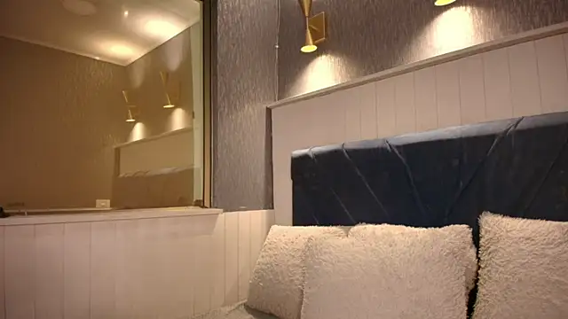 EmilyQueen3x online show from 2, 3, 2026