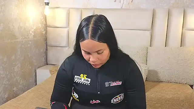 EmilyQueen3x online show from 12, 5, 2026