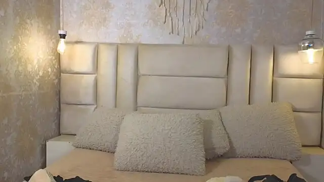 EmilyQueen3x online show from 17, 6, 2026