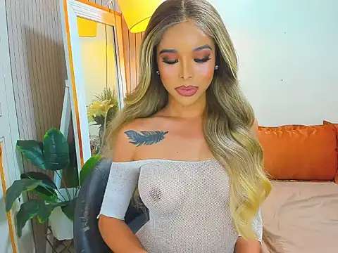 Snapshot of Elizabeth_Arden chatting on 10, 10, 2025 Elizabeth Arden online show from 10, 10, 2025