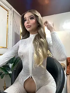 Snapshot of Elizabeth_Arden chatting on 25, 10, 2025 Elizabeth Arden online show from 25, 10, 2025