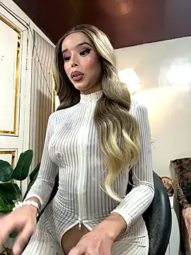 Snapshot of Elizabeth_Arden chatting on 30, 10, 2025 Elizabeth Arden online show from 30, 10, 2025