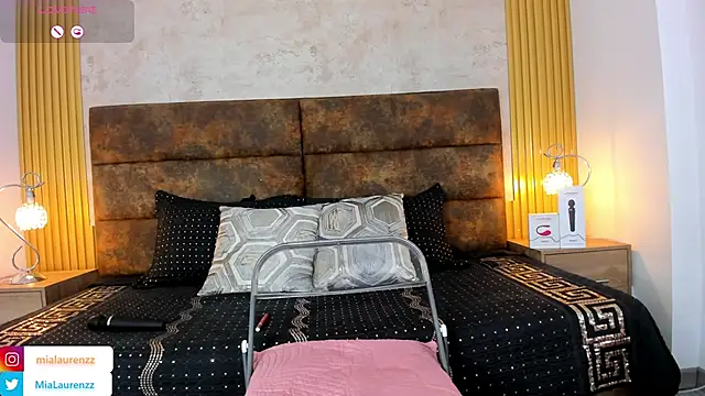 MiaLaurenzz online show from 28, 12, 2024