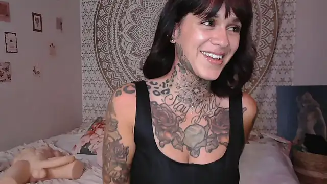 Snapshot of Rosaly_ chatting on 12, 12, 2024 Rosaly online show from 12, 12, 2024