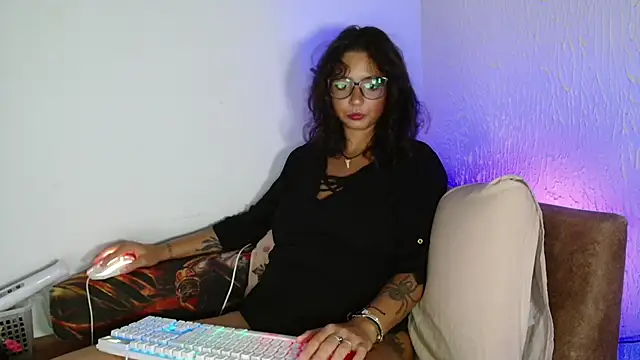 Snapshot of myamillor chatting on 4, 4, 2026 myamillor online show from 4, 4, 2026