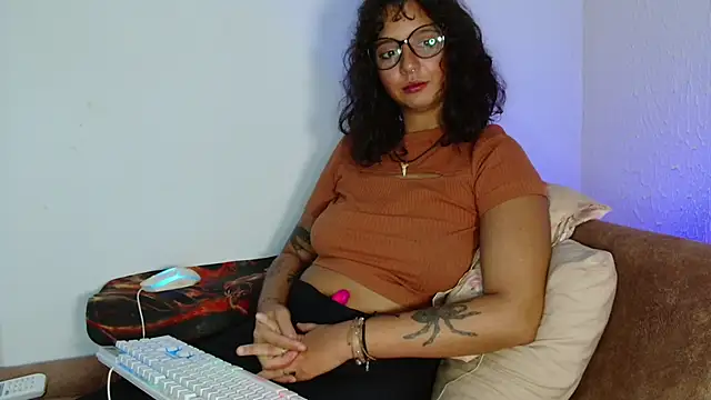 Snapshot of myamillor chatting on 24, 4, 2026 myamillor online show from 24, 4, 2026