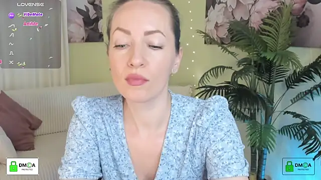 Snapshot of Queenymel chatting on 4, 4, 2026 Queenymel online show from 4, 4, 2026