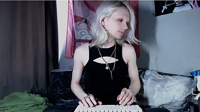 Snapshot of Alien_Bella chatting on 22, 7, 2026 Alien Bella online show from 22, 7, 2026