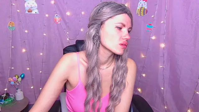 MilaLoona online show from 9, 4, 2026