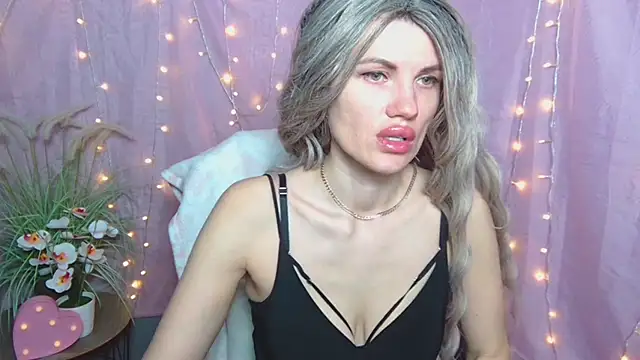 Snapshot of MilaLoona chatting on 18, 4, 2026 MilaLoona online show from 18, 4, 2026