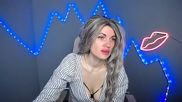 Snapshot of MilaLoona chatting on 19, 4, 2026 MilaLoona online show from 19, 4, 2026