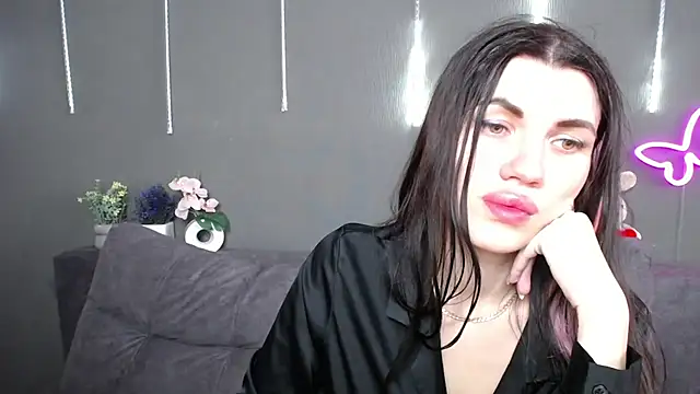 Snapshot of MilaLoona chatting on 24, 4, 2026 MilaLoona online show from 24, 4, 2026