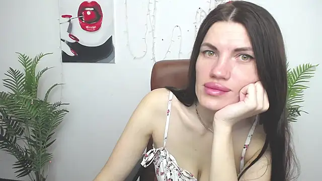 Snapshot of MilaLoona chatting on 8, 5, 2026 MilaLoona online show from 8, 5, 2026
