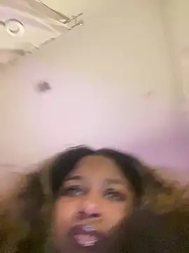 BigFineSelena online show from 3, 2, 2026