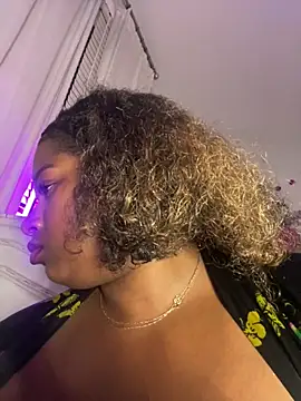 BigFineSelena online show from 17, 5, 2026