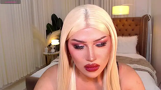Snapshot of Your_Majesty_Tyra chatting on 7, 2, 2025 Your Majesty Tyra online show from 7, 2, 2025
