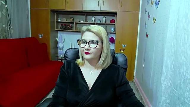 LucilleFenlys online show from 28, 2, 2025