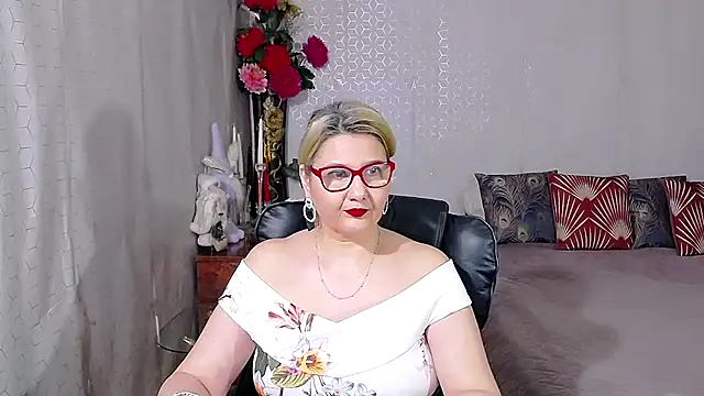 LucilleFenlys online show from 11, 2, 2026