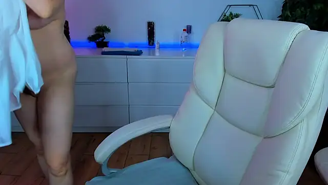 Snapshot of Kamilla_Hot chatting on 10, 10, 2025 Kamilla Hot online show from 10, 10, 2025