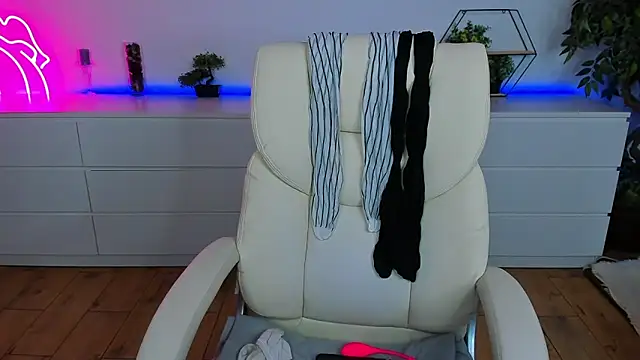 Snapshot of Kamilla_Hot chatting on 30, 10, 2025 Kamilla Hot online show from 30, 10, 2025