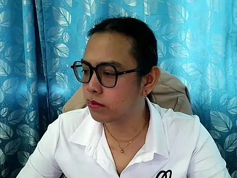 Snapshot of Your_PrettyGirlxxx chatting on 12, 11, 2025 Your PrettyGirlxxx online show from 12, 11, 2025