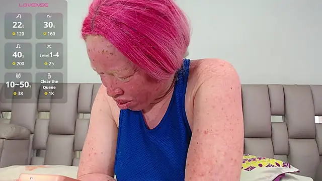 Kittywhiteass online show from 12, 11, 2025