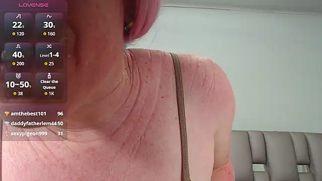 Kittywhiteass online show from 17, 11, 2025