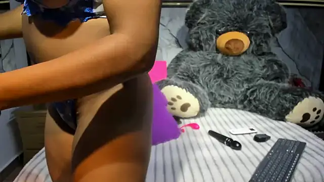 Snapshot of Niyirey1 chatting on 28, 10, 2025 Niyirey1 online show from 28, 10, 2025