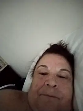 Snapshot of Yaya_Mineira chatting on 3, 11, 2025 Yaya Mineira online show from 3, 11, 2025