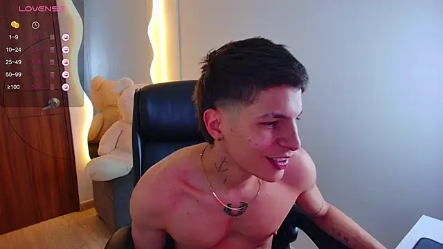 Snapshot of harrisoncuper chatting on 17, 12, 2024 harrisoncuper online show from 17, 12, 2024