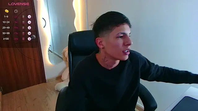 Snapshot of harrisoncuper chatting on 8, 2, 2025 harrisoncuper online show from 8, 2, 2025