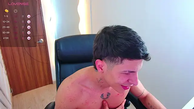 Snapshot of harrisoncuper chatting on 23, 11, 2025 harrisoncuper online show from 23, 11, 2025