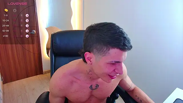 Snapshot of harrisoncuper chatting on 19, 12, 2025 harrisoncuper online show from 19, 12, 2025