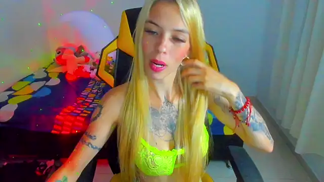 Snapshot of barbiee_05 chatting on 16, 4, 2026 barbiee 05 online show from 16, 4, 2026