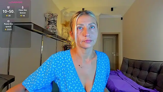 ZoeGrant online show from 15, 9, 2025