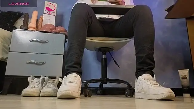 Snapshot of TomLover_12 chatting on 4, 3, 2026 TomLover 12 online show from 4, 3, 2026