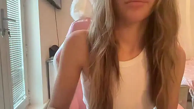 Snapshot of Lillymariee chatting on 1, 1, 2025 Lillymariee online show from 1, 1, 2025