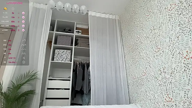 Evan  White  online show from 14, 9, 2025