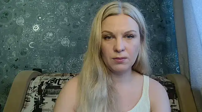 Snapshot of BlondeFox chatting on 3, 2, 2025 BlondeFox online show from 3, 2, 2025